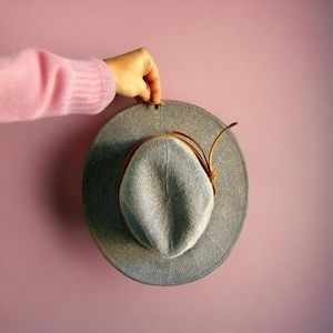 Anthropologie gray hat. Worn very few times. Great condition.